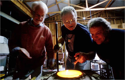 NICK MOUNT (CENTER) IN HIS STUDIO DISCUSSING TECHNIQUE WITH COLLEAGUES